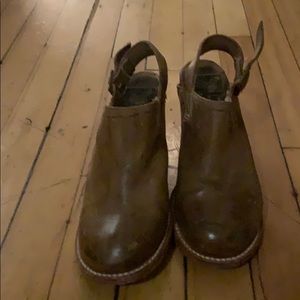 Freebird by Steve Madden clogs